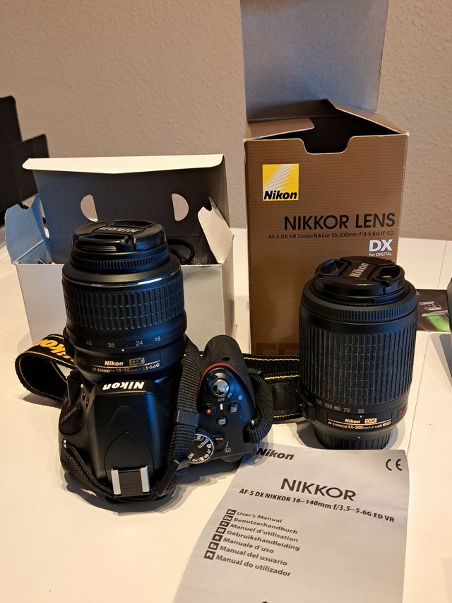 Nikon D5100 kit con objetivos de 18-55 y 55-200 mm
