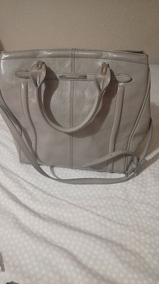 Bolso de piel de Pedro del Hierro. No envio