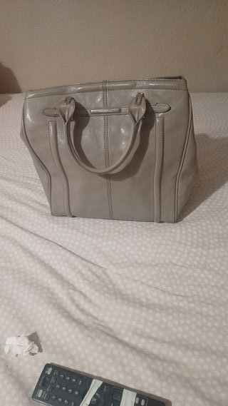 Bolso de piel de Pedro del Hierro. No envio