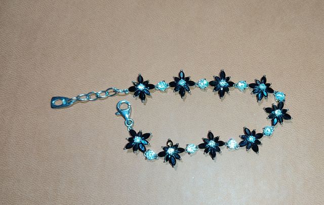 Pulsera de plata de ley y circonitas