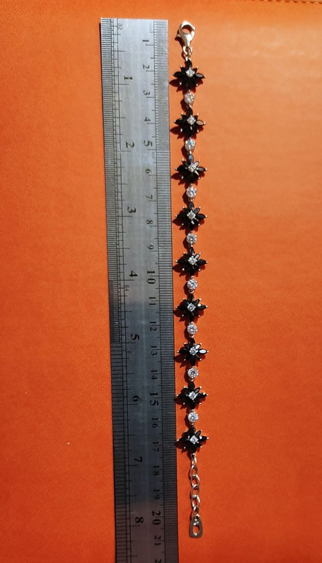 Pulsera de plata de ley y circonitas