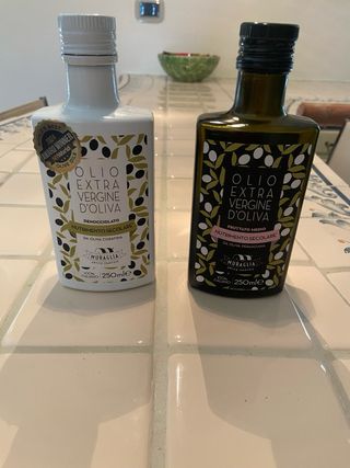 2 bottigliette vuote  in vetro smaltato per olio