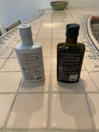 2 bottigliette vuote  in vetro smaltato per olio