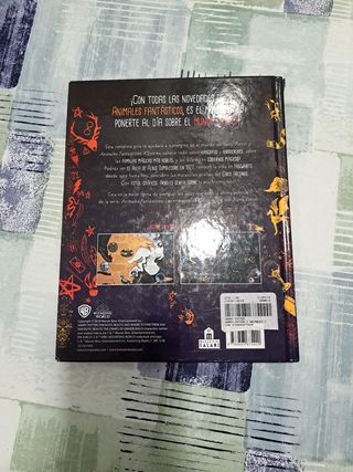 Harry Potter y Animales Fantásticos. La guía al mundo mágico