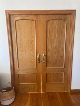 Puerta corredera doble de roble