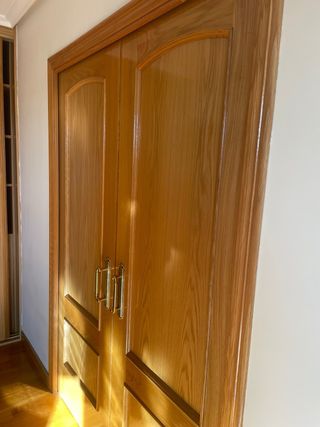 Puerta corredera doble de roble