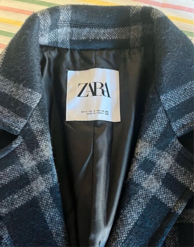 Abrigo cuadros Zara