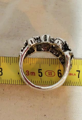 Anillo gótico múltiples calaveras