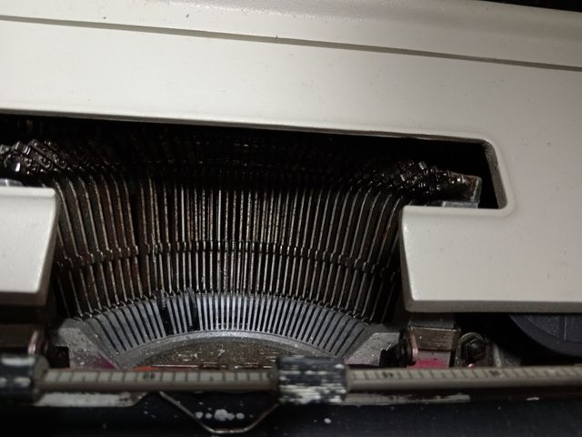 Macchina da scrivere Olivetti Studio 45