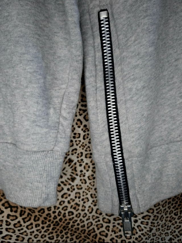 Sudadera gris cremalleras Zara