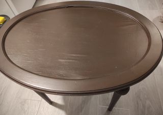 Mesa de madera ovalada