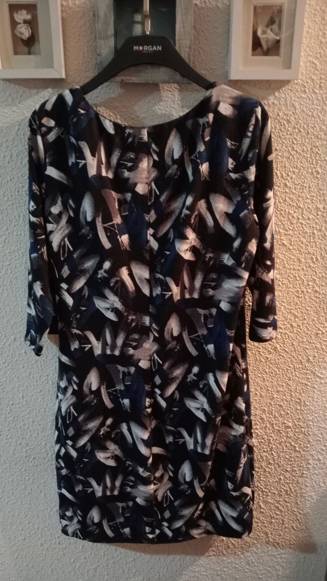 Vestido varios colores,con escote en pico.