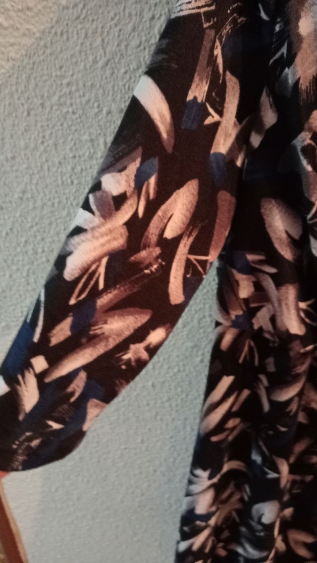 Vestido varios colores,con escote en pico.