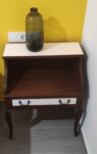 Mesita de noche telefonera