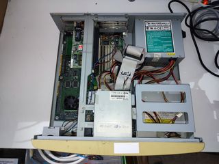 ORDENADOR ANTIGUO FUJITSU