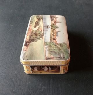 Caja de metal vintage 