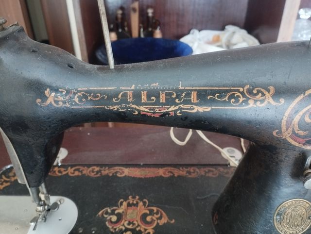 Maquina de coser antigua