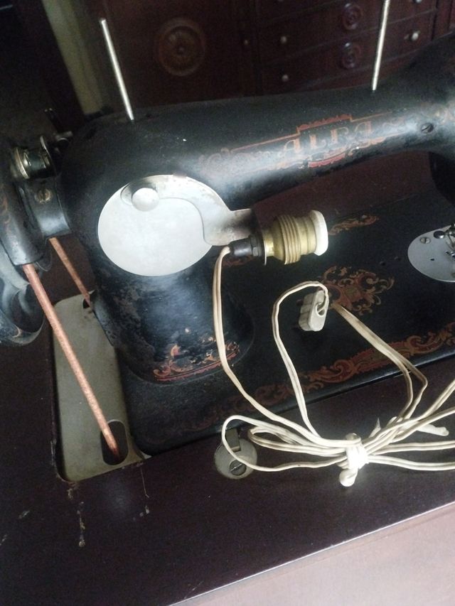 Maquina de coser antigua