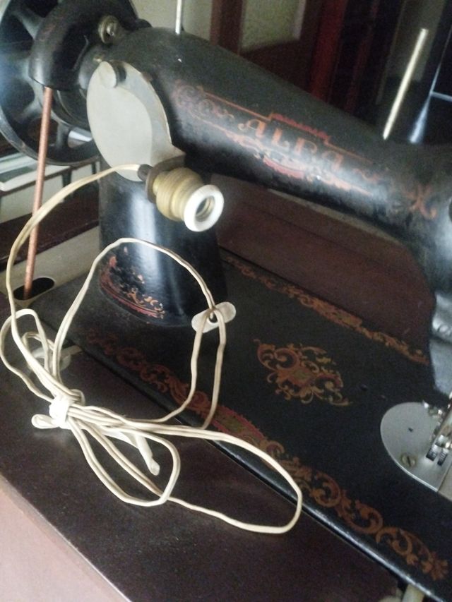 Maquina de coser antigua