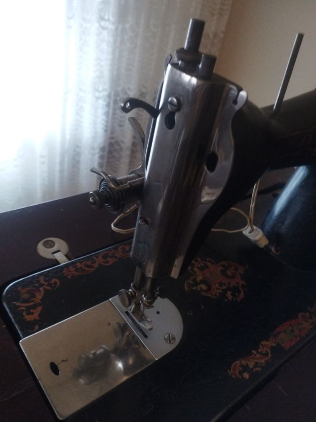 Maquina de coser antigua