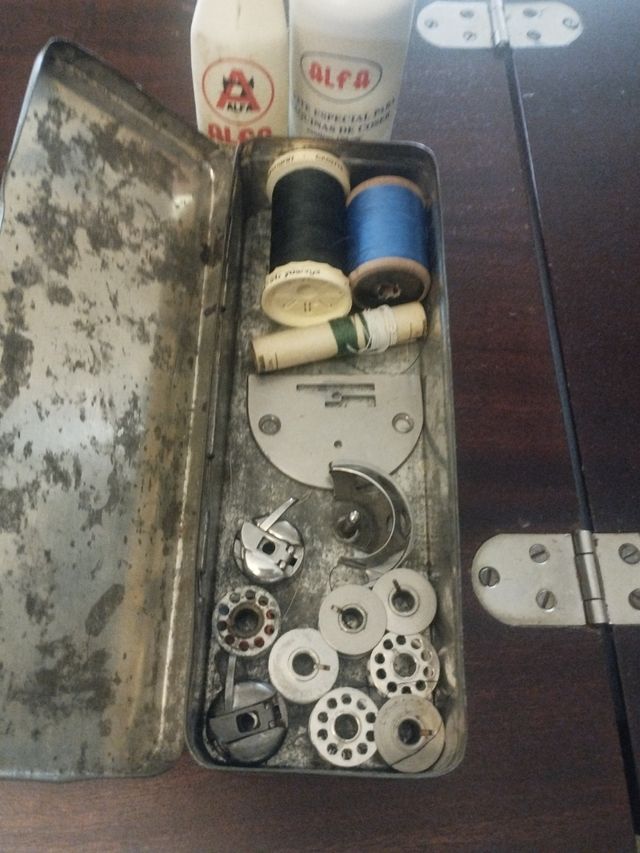 Maquina de coser antigua