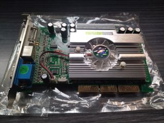 Tarjeta gráfica Nvidia FX5500 256mb DDR