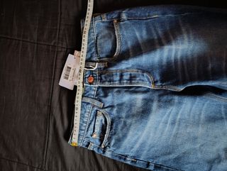Pantalón vaquero Guess nuevo