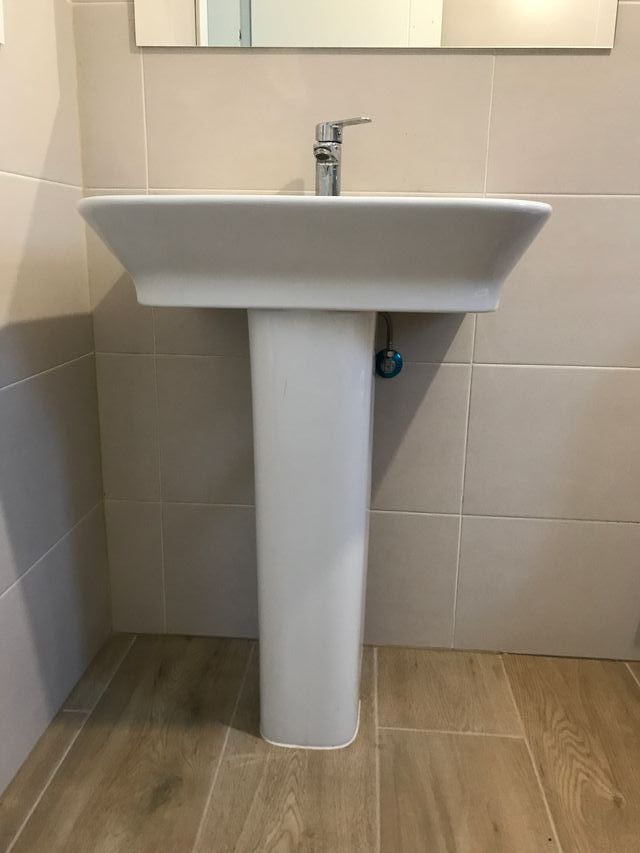Lavabo con pedestal porcelana blanco Roca The Gap