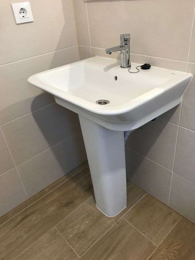 Lavabo con pedestal porcelana blanco Roca The Gap