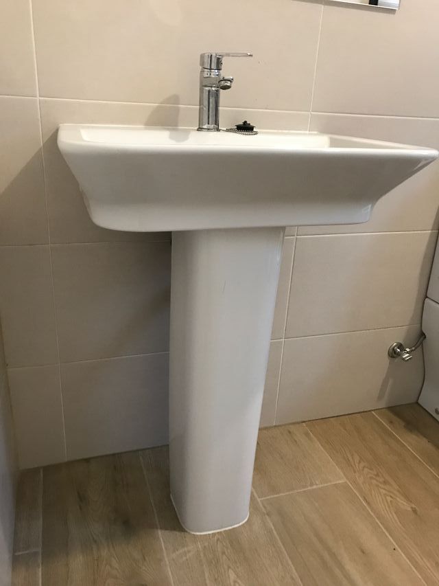 Lavabo con pedestal porcelana blanco Roca The Gap