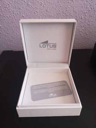 Caja para guardar reloj o joyas LOTUS. 
