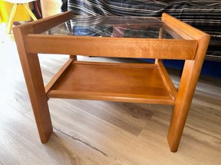 mesa auxiliar salón madera y cristal