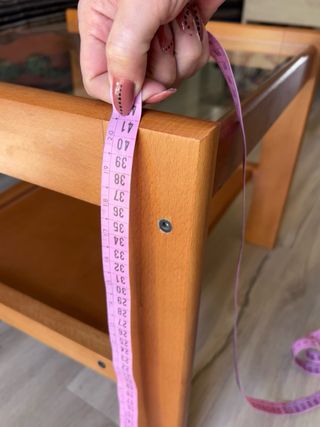 mesa auxiliar salón madera y cristal