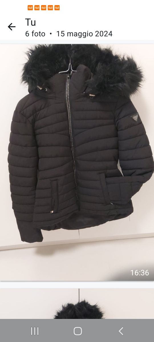 Giubbotto nero di GUESS.