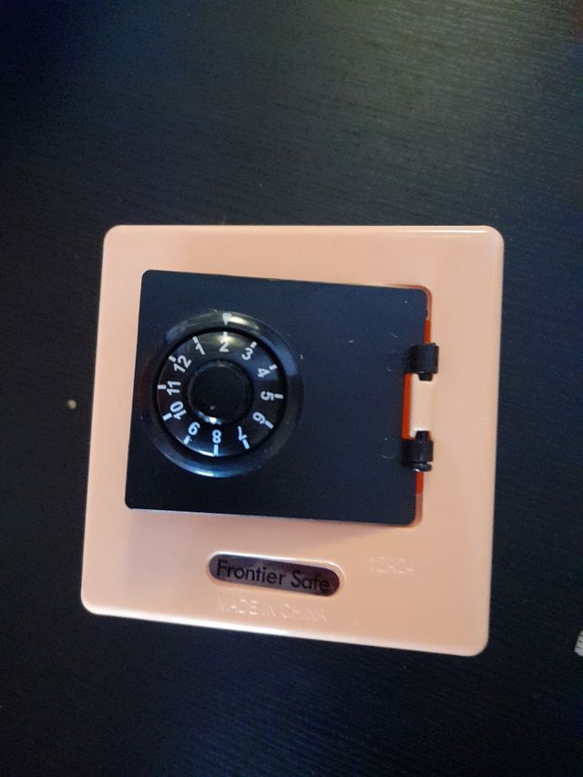 Hucha con combinación