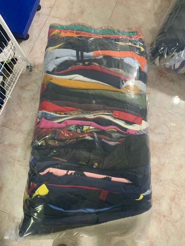 Lote de 25kg de ropa vintage sin marca