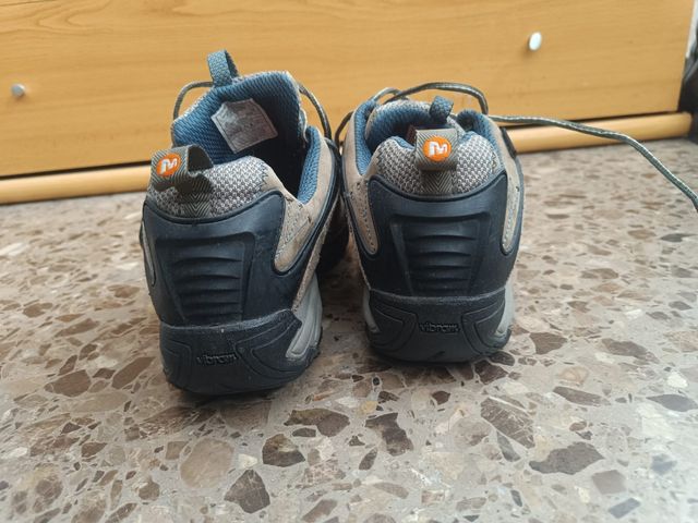 Zapatillas montaña Merrell