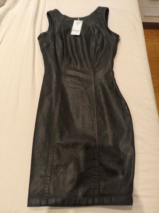 Vestido negro Guess