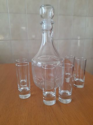 Juego de chupitos con botella