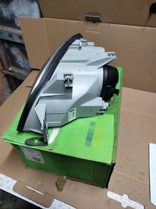 Óptica delantera Renault Clio