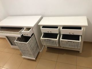 Mueble con caja de mimbre