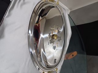 Vassoio da portata ovale con coperchio. 