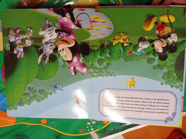 Cuento Disney con figuras y tapete juego