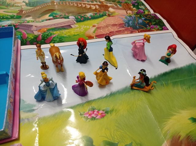 Cuento Disney con figuras y tapete juego