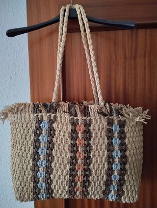 Capazo cuadrado con rayas de colores