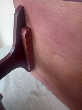 Mesita de noche/revistero de madera