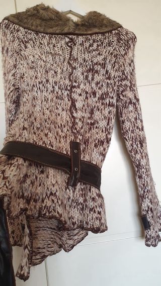 Chaqueta mujer moderna de lana y cinturon cuero