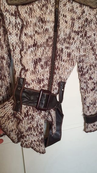 Chaqueta mujer moderna de lana y cinturon cuero