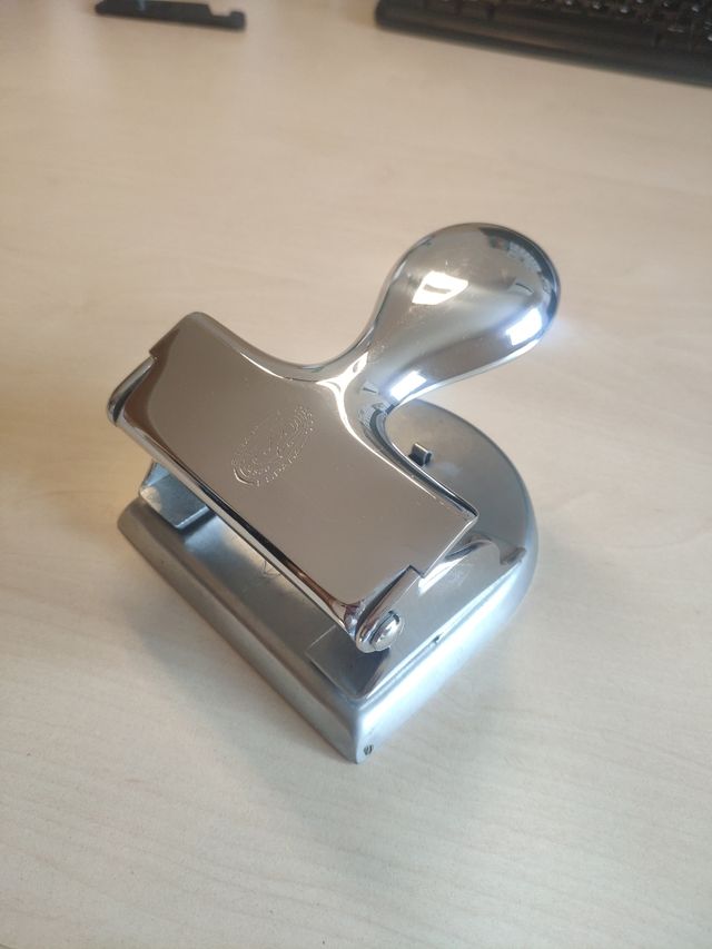 PERFORADORA AGUJEROS CASCO ANTIGUA