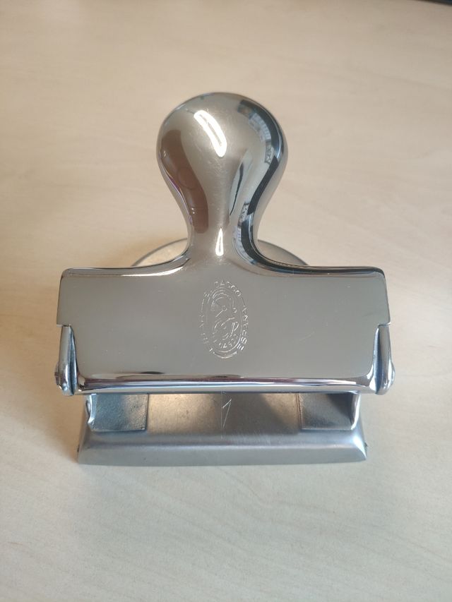 PERFORADORA AGUJEROS CASCO ANTIGUA